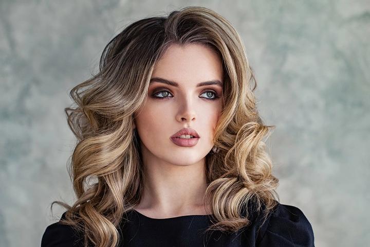 Piękno siwych włosów