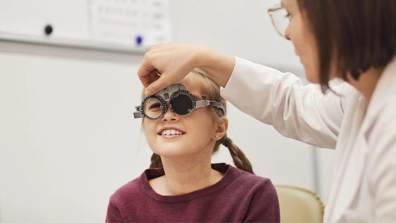 Kiedy udać się z dzieckiem do okulisty