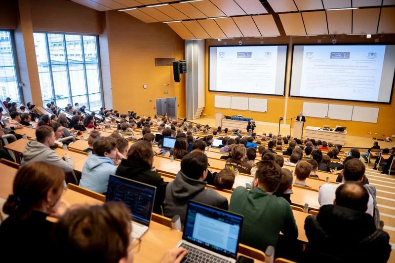 Semestr a praktyki i wakacje na studiach