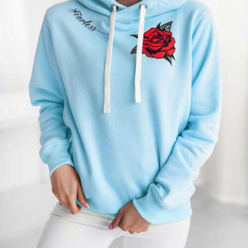 Stylowe bluzy z kapturem dla mężczyzn 50+ – jak senior z młodą duszą odnajduje się w miejskich trendach