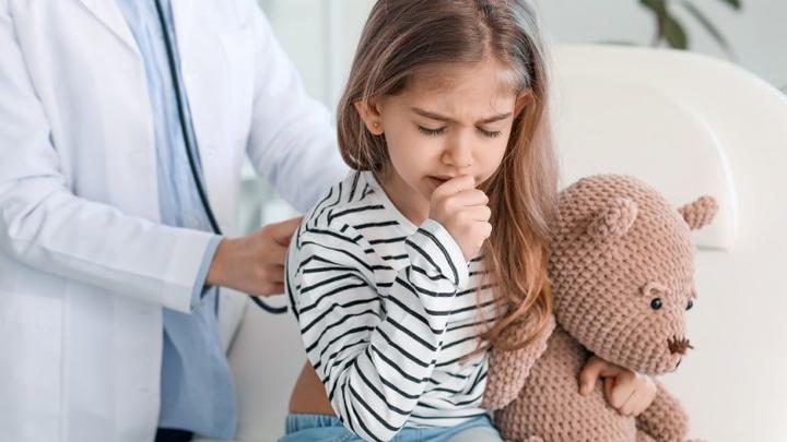 Nawadnianie i nawilżanie przy kaszlu u dzieci