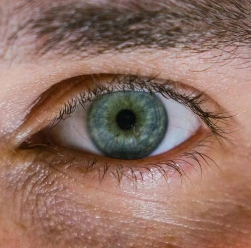 Co mówią oczy mężczyzny? Odkrywamy różne spojrzenia i ich znaczenie